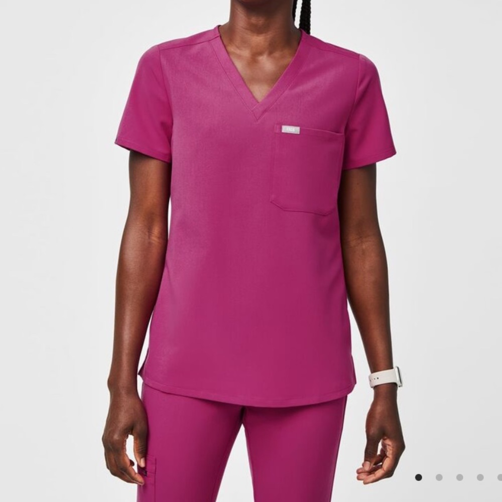 Figs Catarina one pocket scrub top, raspberry sorbet